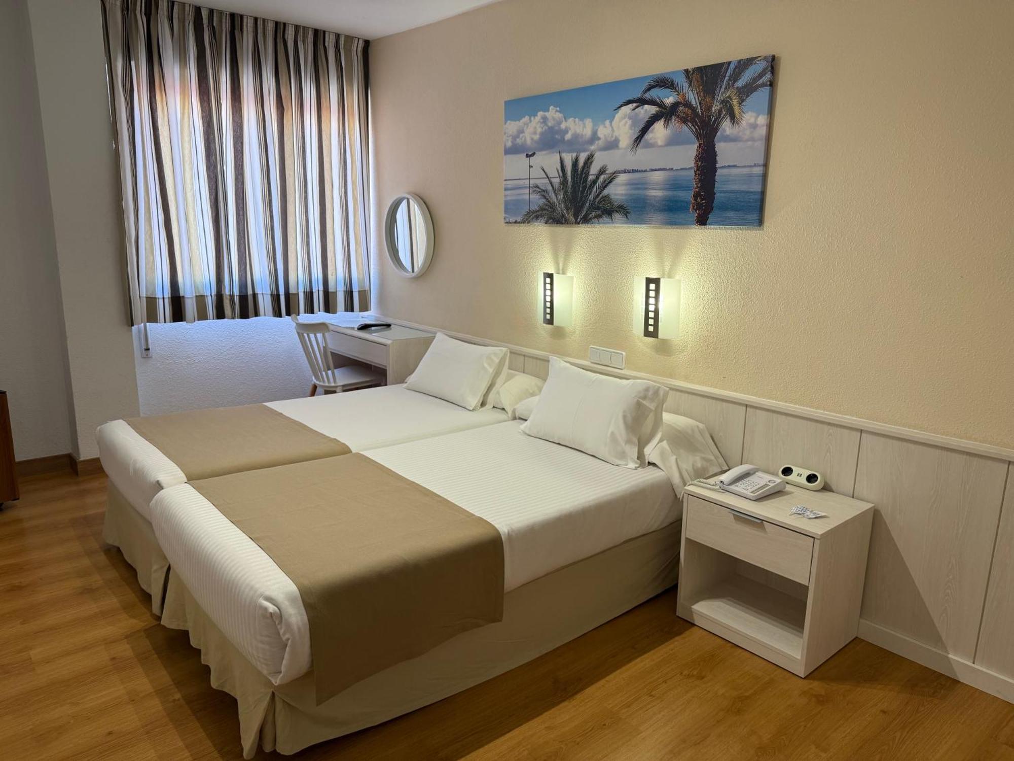 Hotel Neptuno Сан-Педро-дель-Пінатар Номер фото